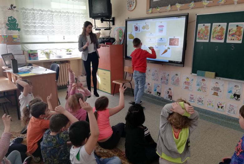 Lekcja języka angielskiego z wykorzystaniem tablicy interaktywnej w Szkole Podstawowej nr 6 w Mławie