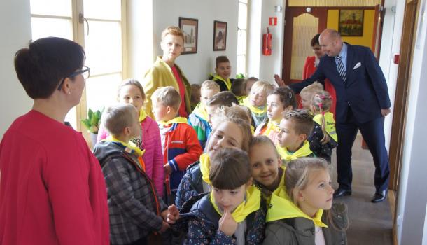 Dzieci ze Szkoły Podstawowej nr 7 z wizytą u burmistrza Mławy - 04