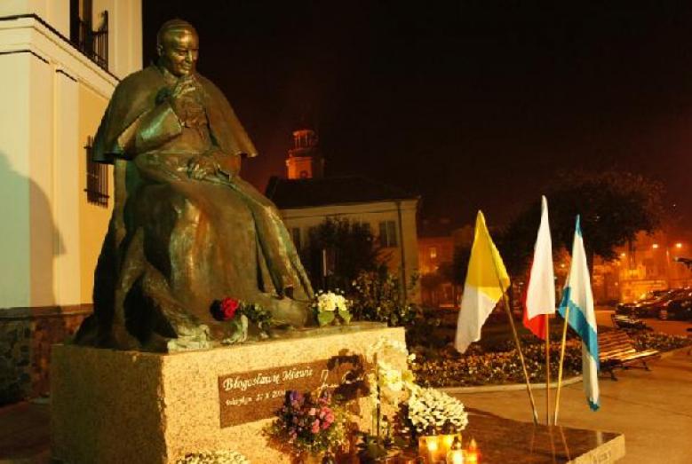 Pomnik Jana Pawła II w Mławie