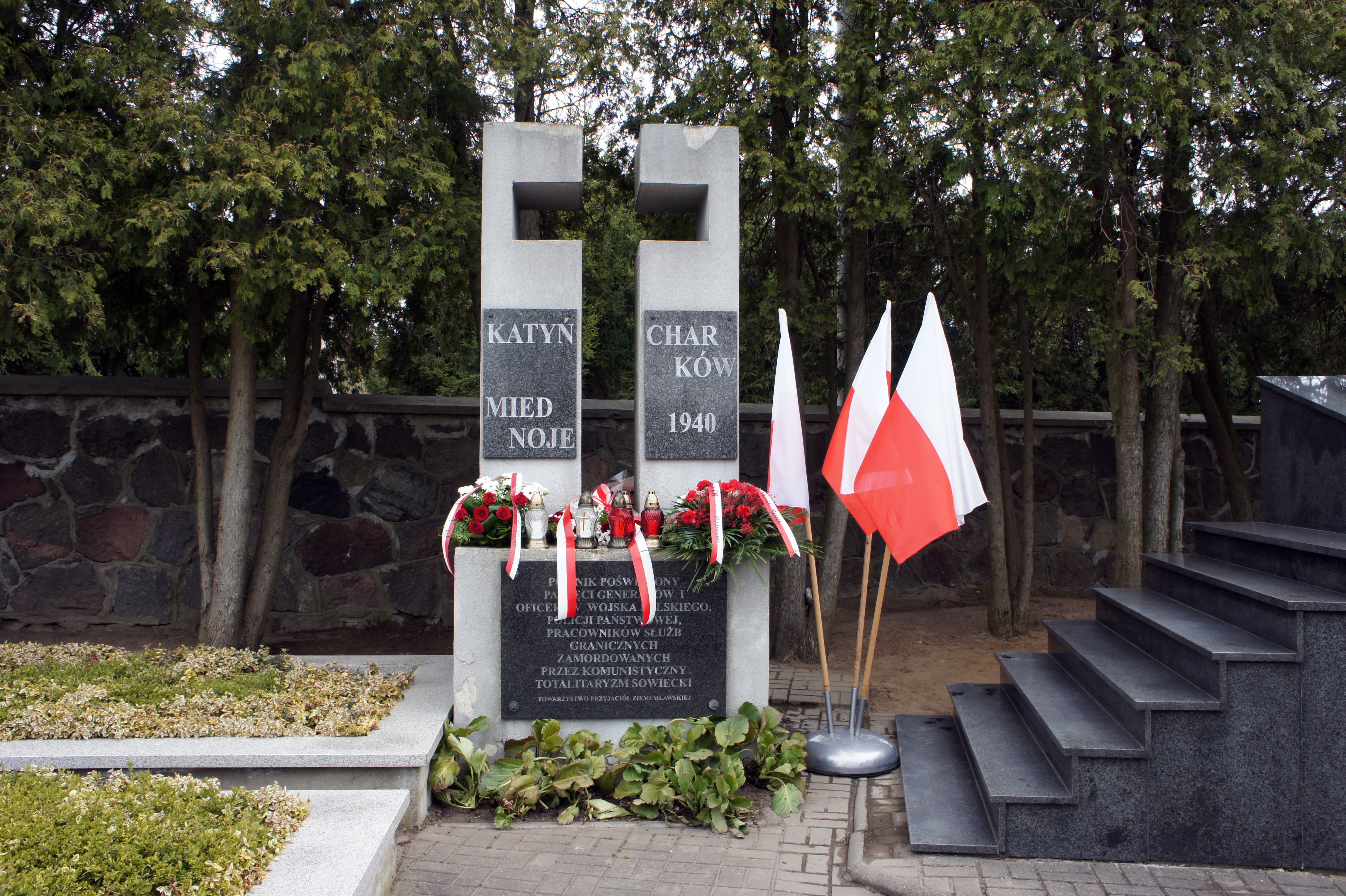 Katyń - symboliczna mogiła
