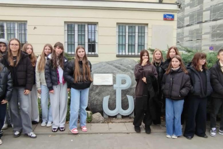 Uczniowie z SP nr 7 śladami bohaterów "Kamieni na szaniec"