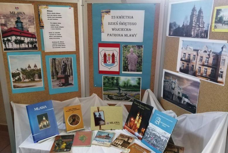 Wystawka w szkolnej bibliotece