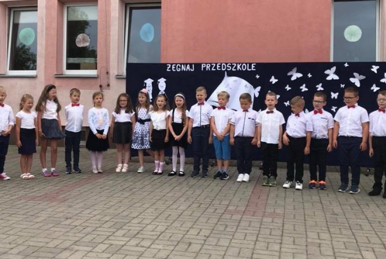 Uroczystość zakończenia roku przedszkolnego - Rybki z MPS nr 4 w Mławie