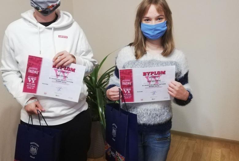 Wyróżnienia dla uczniów SP nr 2 w II Ogólnopolskim Konkursie Plastycznym „Malowanie Muzyką”.