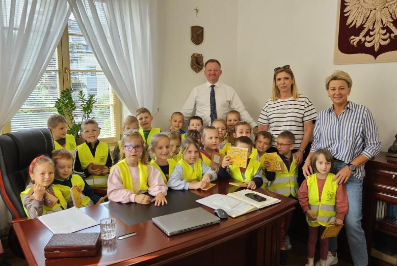 dzieci w ratuszu