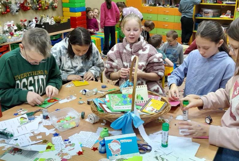 Warsztaty bożonarodzeniowe w świetlicy Szkoły Podstawowej nr 1