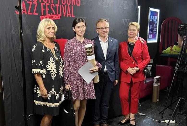 Laureaci konkursu "Malowanie muzyką" z SP7