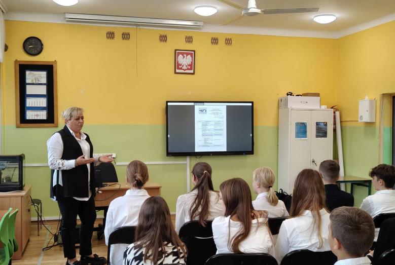 Debata on-line "Nie bądź obojętny..." z udziałem SP 2