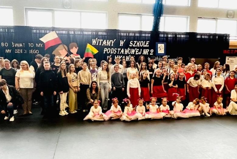 "Bo świat to my, my dzieci jego" - integracja polsko - litewska w SP nr 2