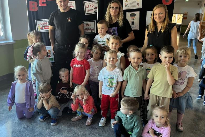 Jesteśmy bezpieczni - spotkanie z funkcjonariuszami Policji i Straży Pożarnej w SP nr 2