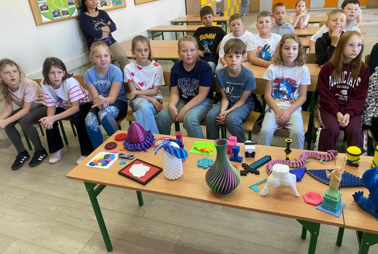 Zajęcia z robotyki w klasie III a w SP nr 7