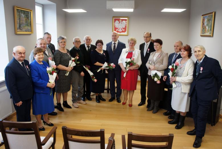Pamiątkowe zdjęcie złotych jubilatów