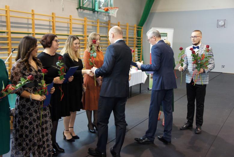 Uroczystość z okazji Dnia Edukacji Narodowej w Szkole Podstawowej nr 6 w Mławie
