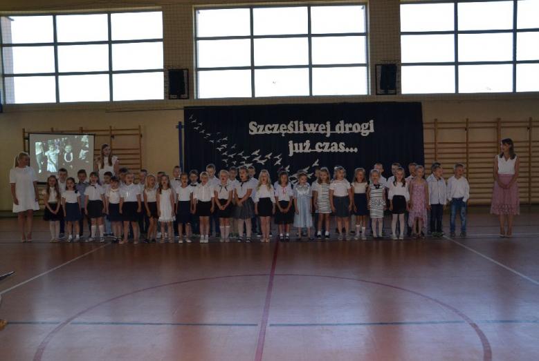 zakończenie roku  grup VIII, IX i X  w MPS 2 w Mławie