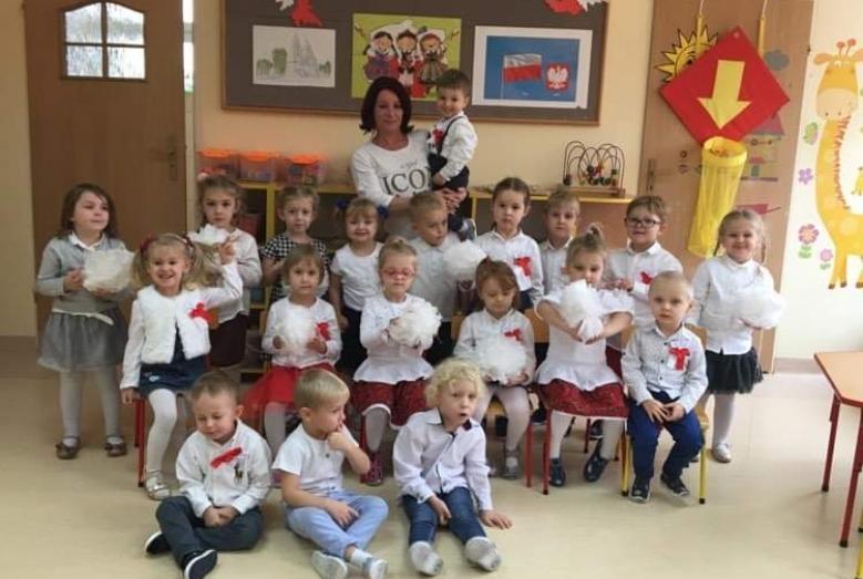 Jesteśmy Polką i Polakiem - grupa Słoneczka z MPS nr 3 w Mławie
