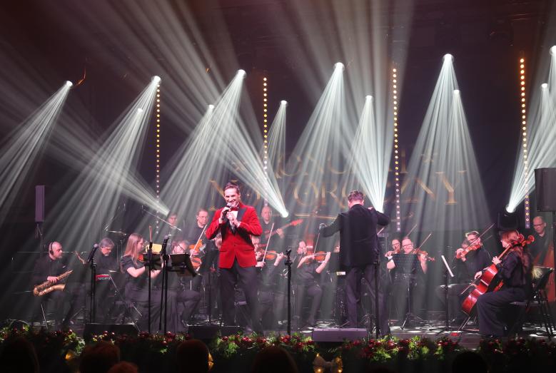 Robert Szpręgiel z orkiestrą kameralną