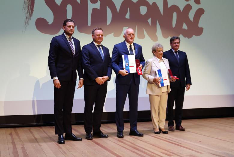 Zasłużeni dla Miasta Mława z przedstawicielami samorządu Miasta Mława