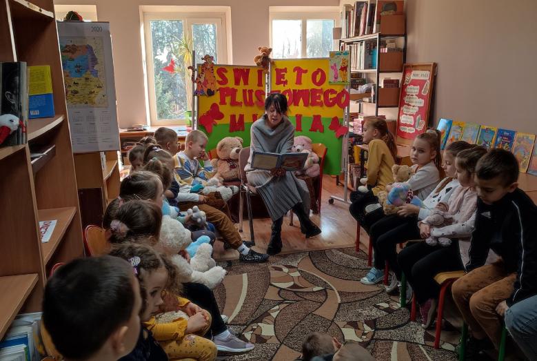 Misiowe Święto w szkolnej bibliotece