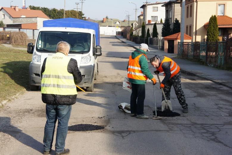 Naprawa ubytków nawierzchni - 04