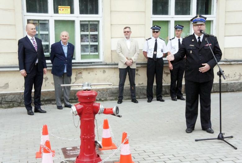 Odsłonięcie stylizowanego hydrantu przy ul. Żeromskiego podczas Dni Mławy w 2021 r.