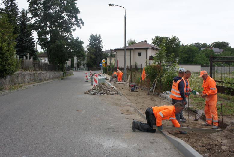Przebudowa chodnika na ul. Nowowiejskiej