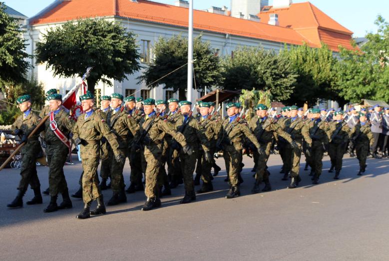 Żołnierze 20 Bartoszyckiej Brygady Zmechanizowanej na uroczystości w Mławie