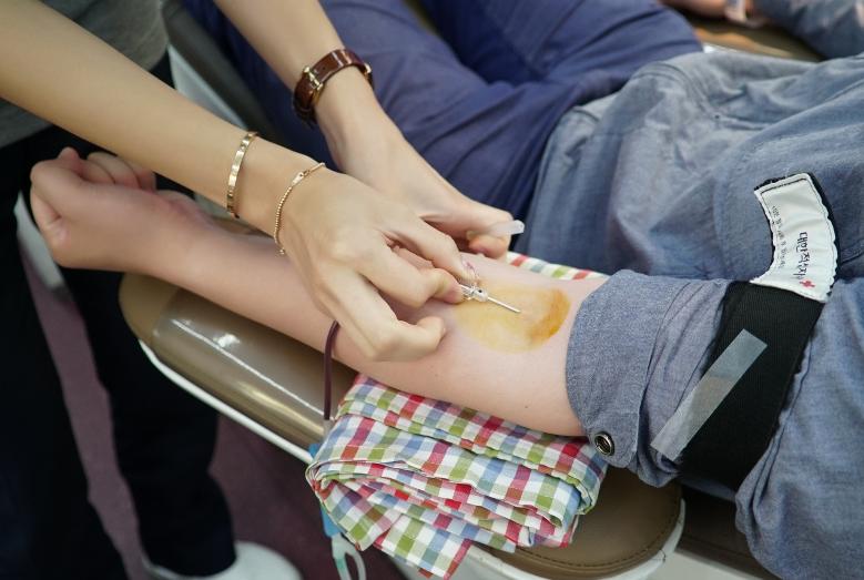 blood-donation-2603649_1920