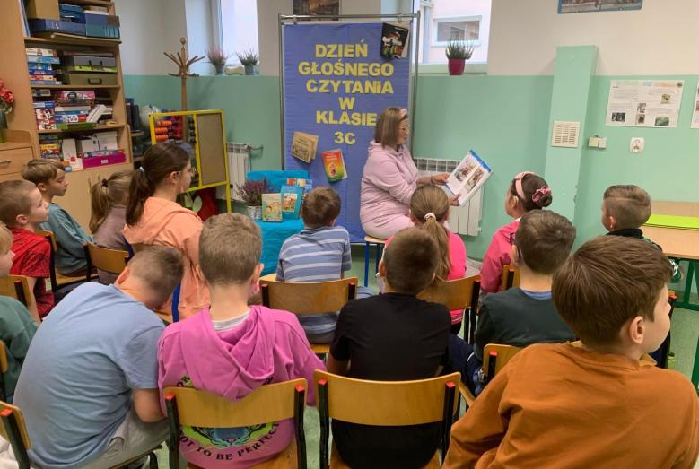 Dzień Głośnego Czytania w SP 4