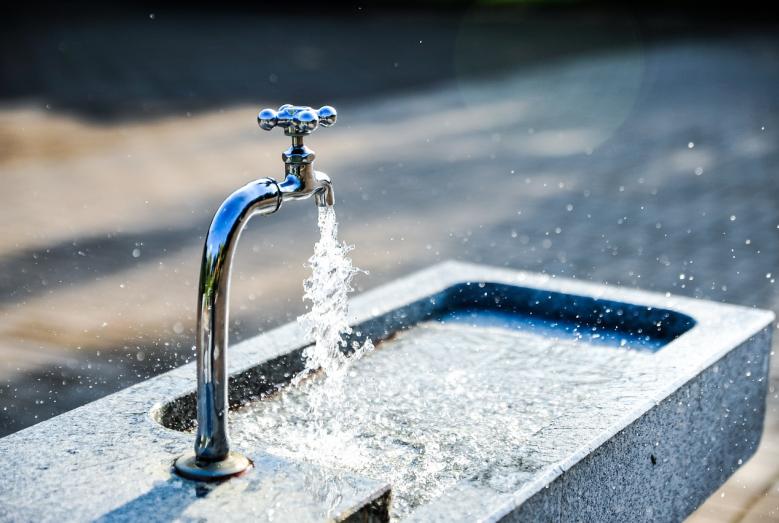 faucet-3240211_1280.jpg 270