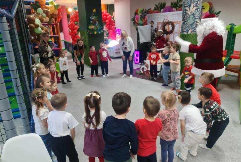 Krasnale z MPS nr 3 spotykają Świętego Mikołaja