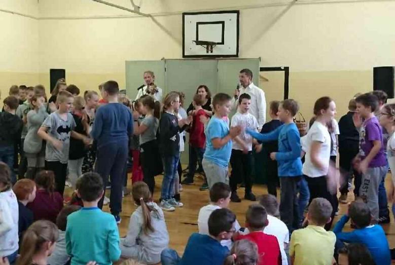 taniec uczniow