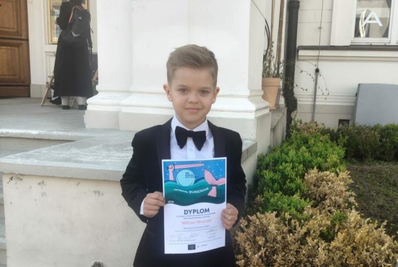 Wiktor Wroński z SP 4 w Finale 49. Konkursu Recytatorskiego Warszawska Syrenka