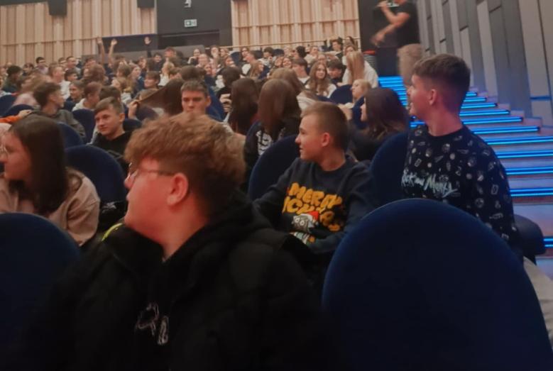 Uczniowie SP 4 uczestniczyli w programie profilaktycznym "Wyrwani z niewoli"