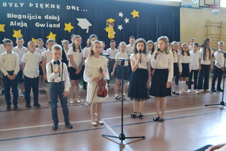 To były piękne dni... uroczyste zakończenie roku szkolnego 2023/2024 w SP nr 4 
