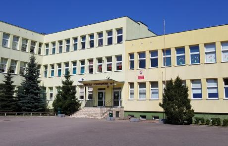 Zdjęcie budynku Zespołu Placówek Oświatowych nr 3 w Mławie