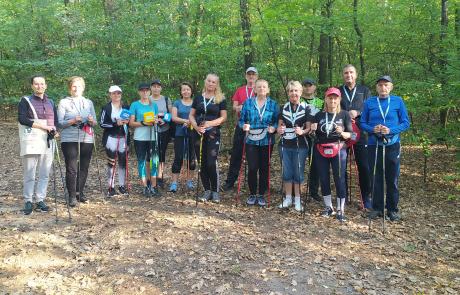 uczestnicy zajęć nordic walking