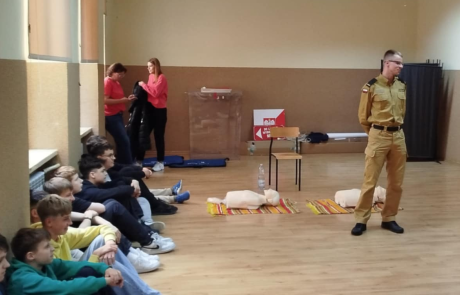 Uczniowie klas 7 SP nr 3 w Mławie uczą się ratować życie!