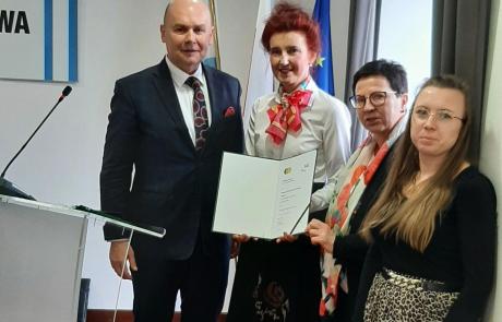 Przekazanie certyfikatu podczas sesji Rady Miasta Mława