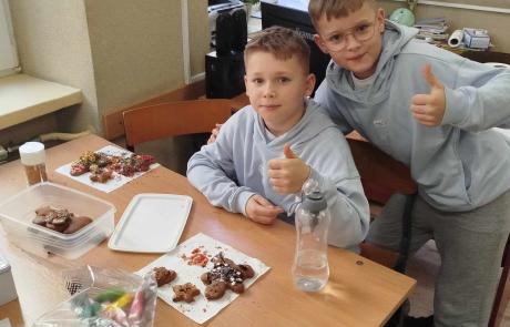 Warsztaty dekorowania pierników w klasach 5 w SP nr 3