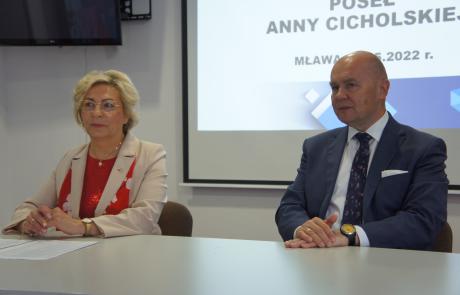 Poseł na Sejm RP Anna Cicholska i Burmistrz Miasta Mława Sławomir Kowalewski