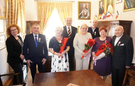 Jubilaci podczas uroczystości w gabinecie Burmistrza Miasta Mława