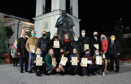 Stypendyści, członkowie stowarzyszenia i darczyńcy