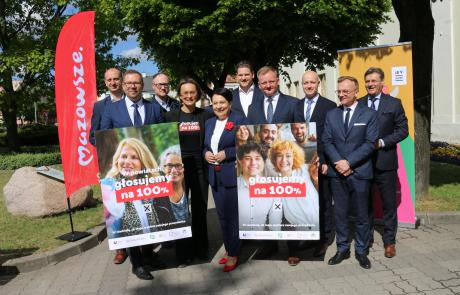 uczestnicy konferencji „Głosujemy na 100 procent”
