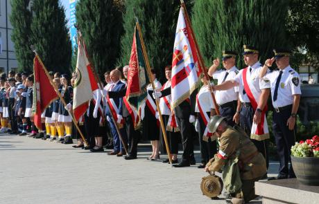 poczty sztandarowe w godzinie W