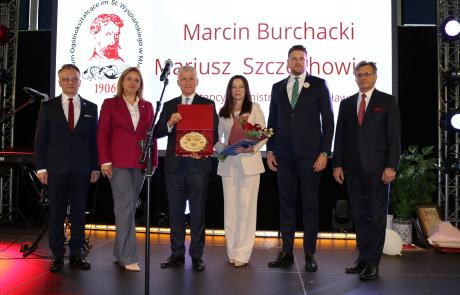 Przedstawiciele samorządu Miasta Mława z dyrekcją I LO