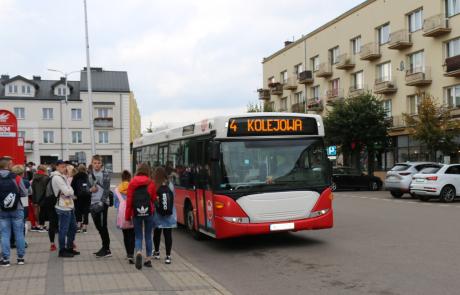 Autobus Mławskiej Komunikacji Miejskiej na przystanku przy ul. Stary Rynek