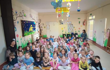 Przedszkolaki z MPS 3  poznają tajemnice książek