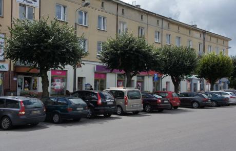 Miejsca parkingowe wzdłuż ul. Stary Rynek w Mławie