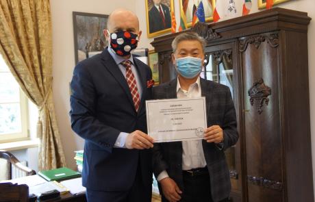 Przekazanie darowizny od prezesów firm koreańskich - 03