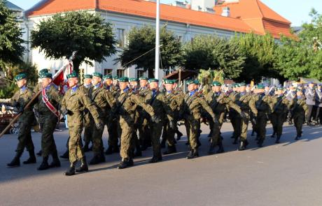 Żołnierze 20 Bartoszyckiej Brygady Zmechanizowanej na uroczystości w Mławie